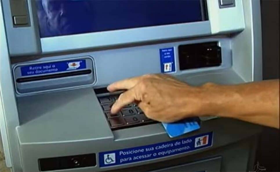 PIS/Pasep trabalhadores pagamento Caixa eletrônico da CEF (Foto: Divulgação)