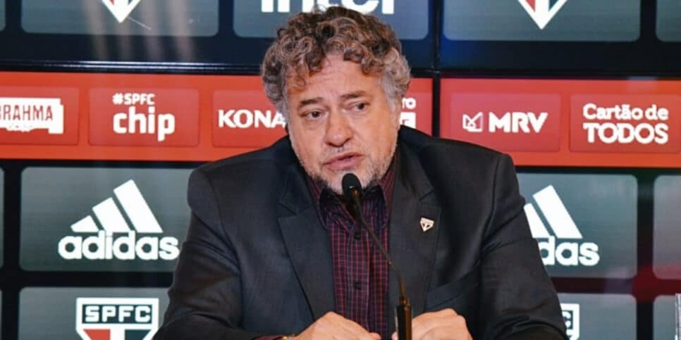 Casares fecha um dos maiores contratos para o São Paulo e torcedores do clube de futebol comemoram (Foto: Rubens Chiri / saopaulofc.net)
