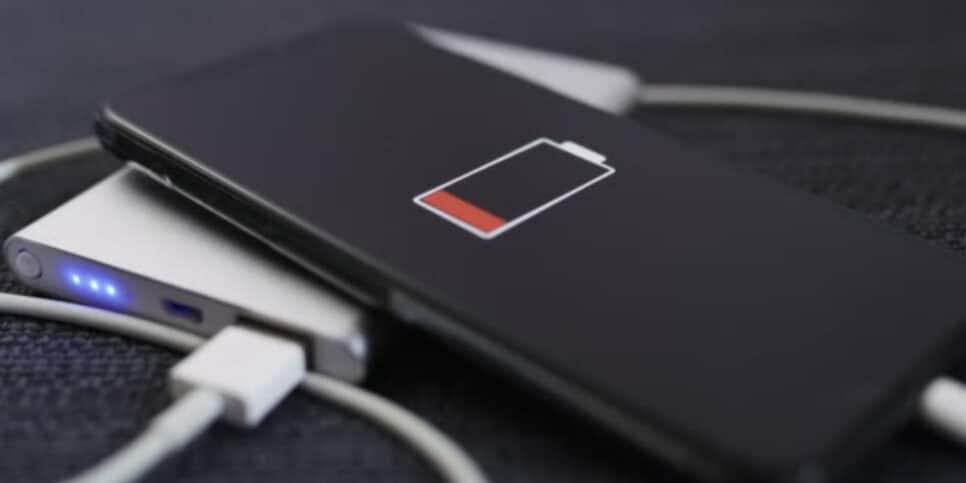Bateria do celular acaba rápido? Pare de fazer isso AGORA (Foto: iStock)