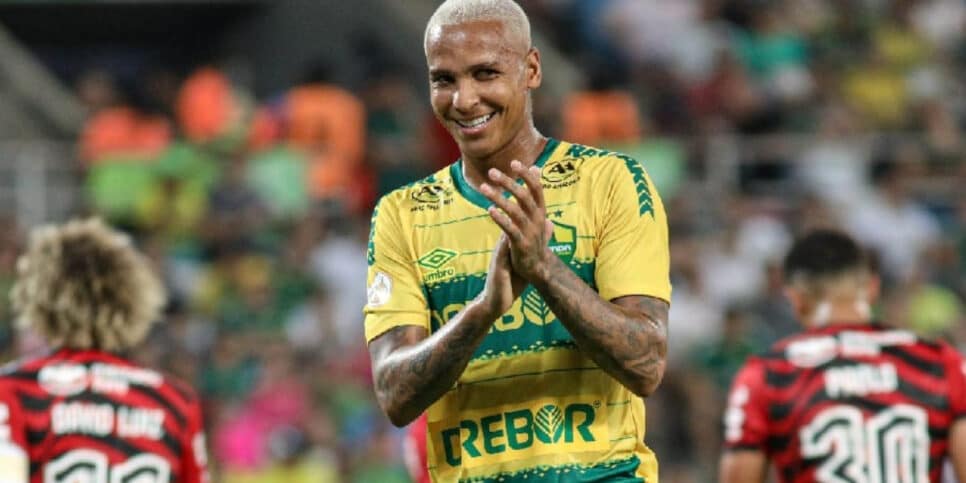 Deyverson é cortado do Cuiabá de última hora (Foto: Robson Boamorte/AssCom Dourado)