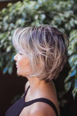 5 cortes de cabelo para mulheres com os fios grisalhos em alta!