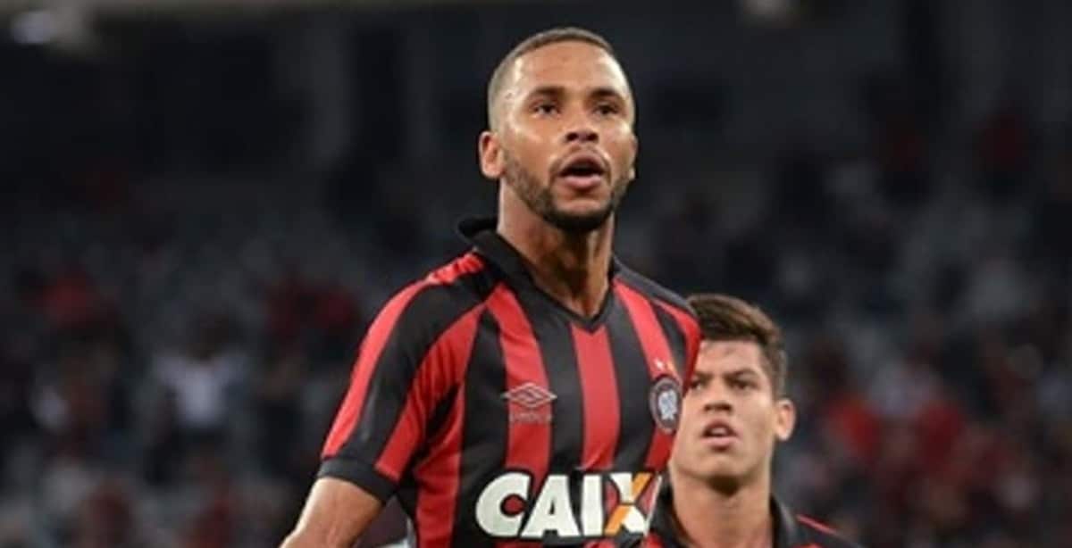 Hernani foi revelado no Athletico-PR (Foto: Reprodução/ Internet)