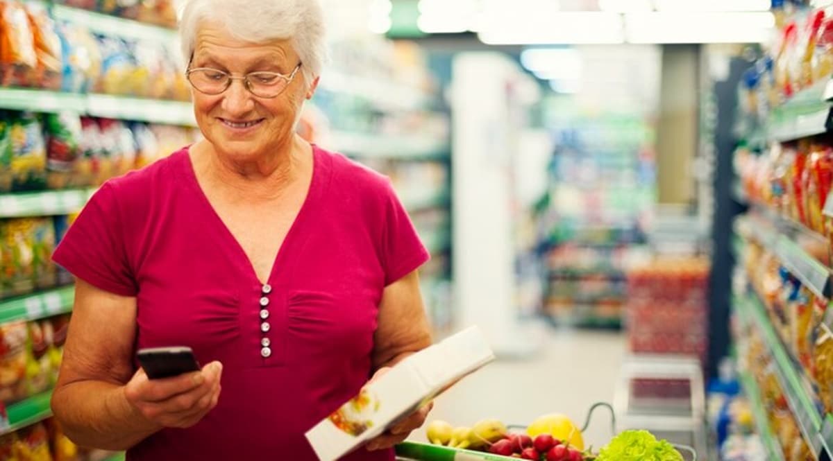 Idosos terão mais poder de compra no comércio e poderão melhorar alimentação (Foto: Reprodução/ FreePik)