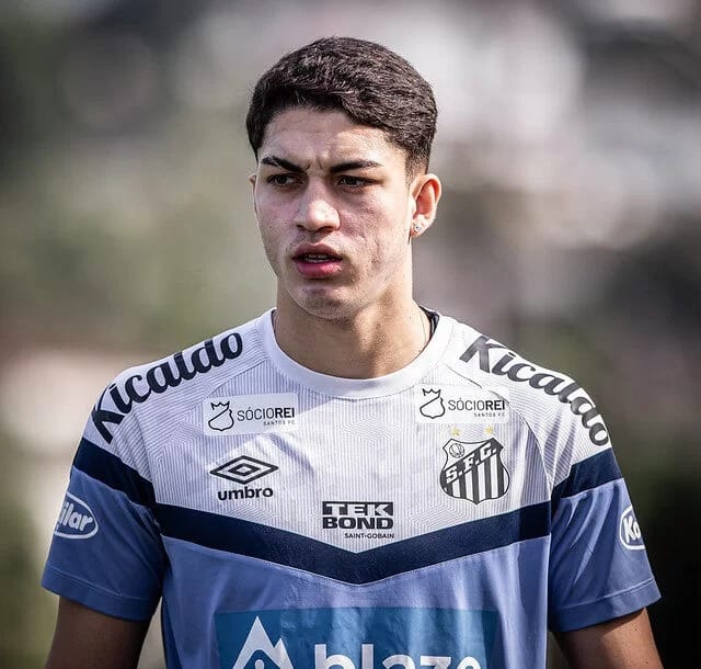 Jair Cunha é a estrala do time praiano (Foto: Raul Baretta / Santos FC)