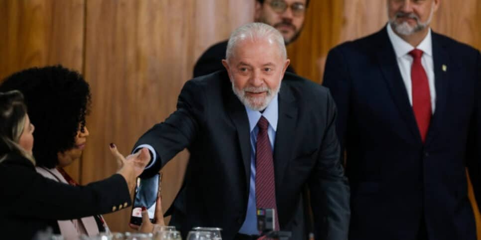 Lula assina decreto inesperado do INSS e decisão afeta idosos (Foto: Sérgio Lima/Poder360)