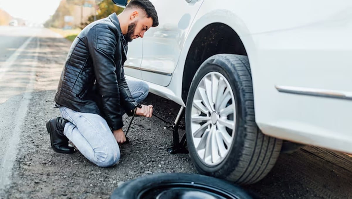 Entenda por que os motoristas vem fazendo isso com o pneu do carro (Foto: Reprodução/ Freepik)