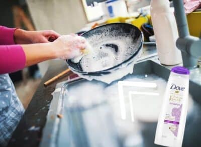 Imagem do post Técnica coreana ensina a limpar panelas usando shampoo – o resultado é impressionante!