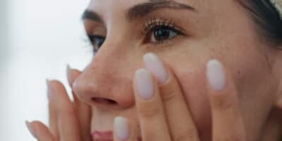 Linhas de expressão NUNCA mais! Saiba como evitar rugas
(Foto: iStock)