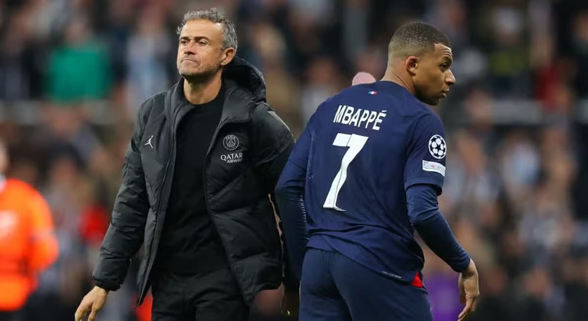 Luis Enrique, técnico do PSG, e Mbappé, não estão se entendendo (Foto: Reprodução/ Getty Images)