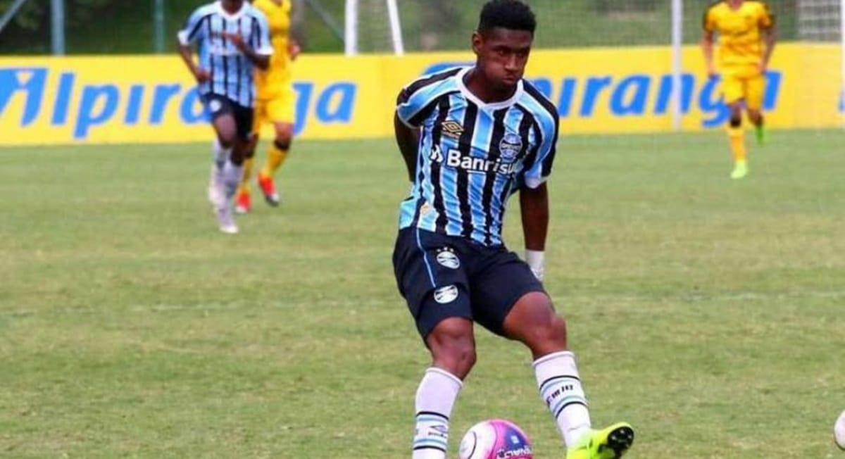 Tetê foi revelado no Grêmio e hoje ganha salário alto em clube turco (Foto: Reprodução/ Internet)