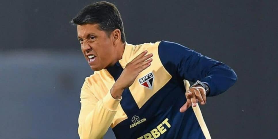 Thiago Carpini vê pressão crescer e São Paulo convoca reunião (Foto: Getty Images)