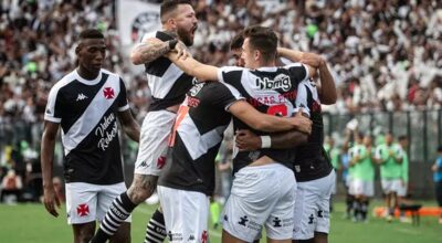 Jogadores do Vasco com uniforme 2024 no Brasileirão (Foto: Reprodução/ Leandro Amorim/ Vasco/ Esporte News Mundo)