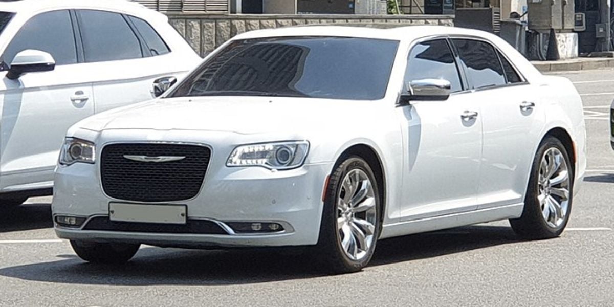 Chrysler 300C (Foto: Reprodução / Chrysler do Brasil)