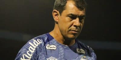 O profissional de futebol não tem interesse de deixar o time praiano (Imagem Reprodução Leonardo Hubbe/Agif)