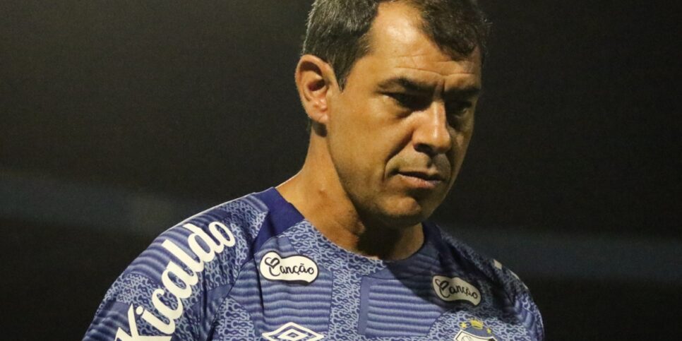 O profissional de futebol não tem interesse de deixar o time praiano (Imagem Reprodução Leonardo Hubbe/Agif)