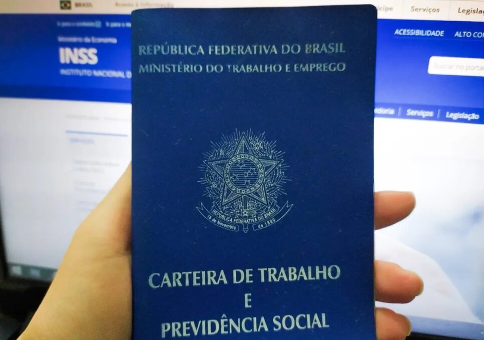Formal receber trabalhadores CLT Carteira de trabalho e INSS (Foto: Isys Bastos/TechTudo)