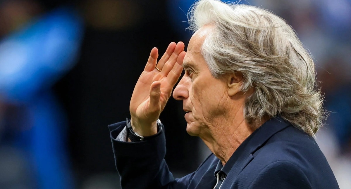 Jorge Jesus, ex-Flamengo e atual técnico do Al-Hilal, crava previsão da volta de atacante aos jogos (Foto: Reprodução/ Getty Images)