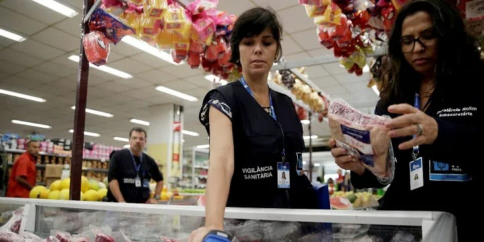 Anvisa age às pressas contra unidade do Carrefour (Foto: Ricardo Moraes/Reuters)
