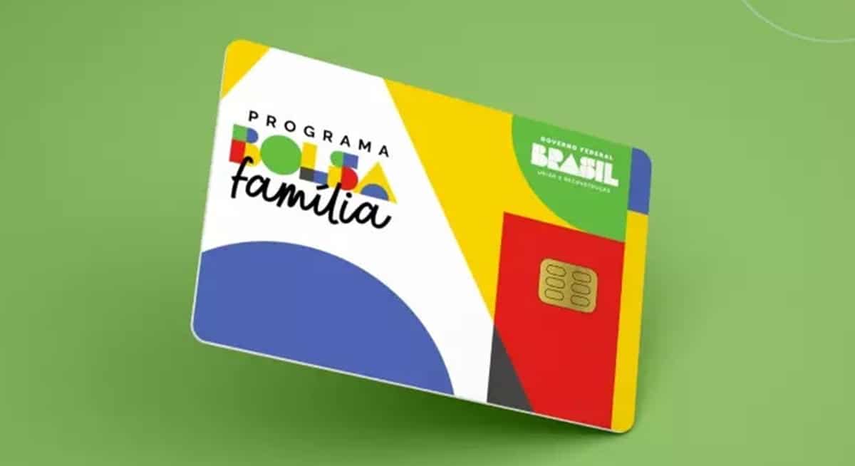 O atual cartão do programa social do Bolsa Família (Foto: Reprodução/ Divulgação/ Montagem)