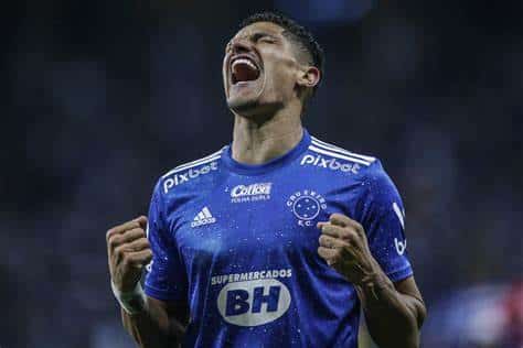 Ex-atacante do Cruzeiro releva torcida para Flamengo; saiba quem