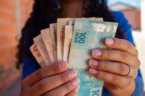 Mães são escolhidas para receber saques acima de R$1.000 hoje