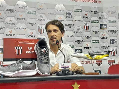 Técnico do Botafogo-SP elogia Palmeiras e declara: 'Melhor time'