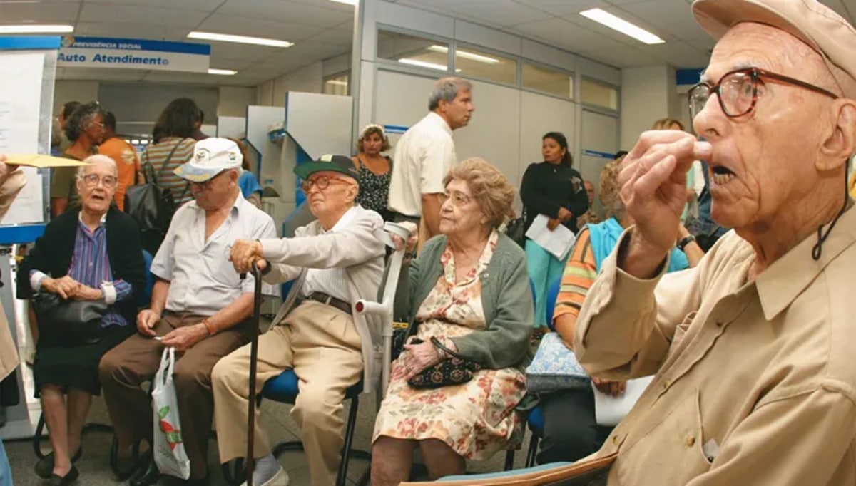 Para seguirem recebendo aposentadorias, Idosos devem se submeter a processo do INSS (Foto: Reprodução/ Guito Moreto/ Ag. O Globo/ Dedoc)