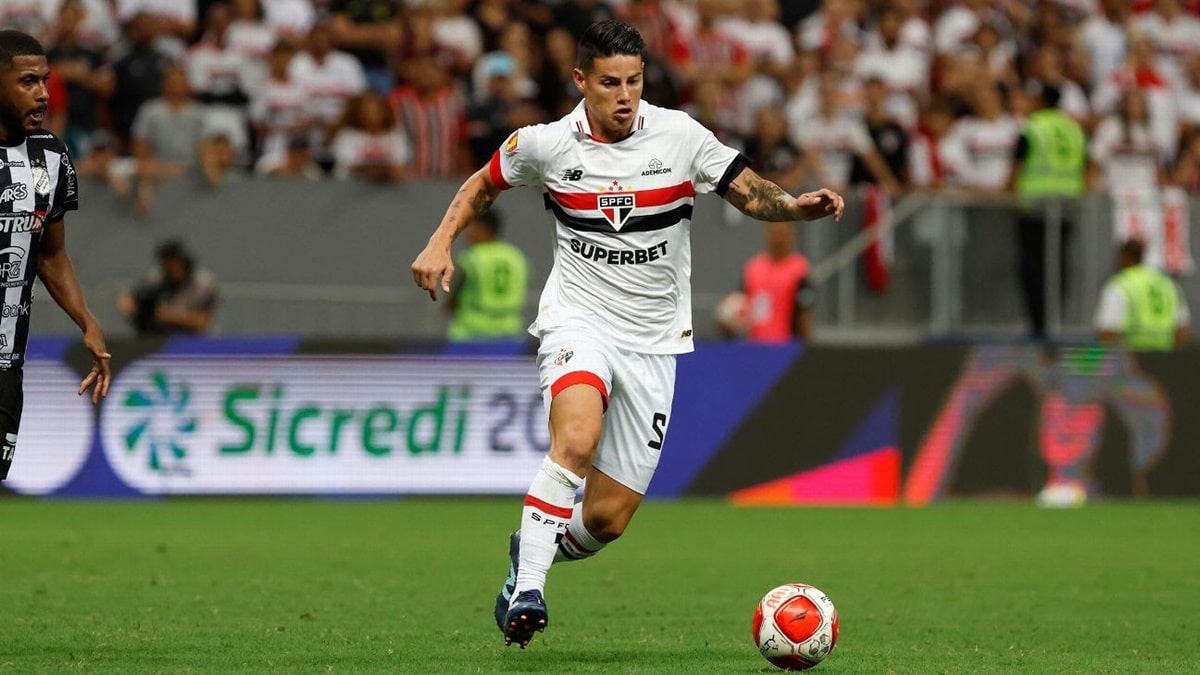 James Rodríguez foi liberado pra visitar a família antes dos jogos da Copa América (Foto: Reprodução/ Rubens Chiri/ SPFC)