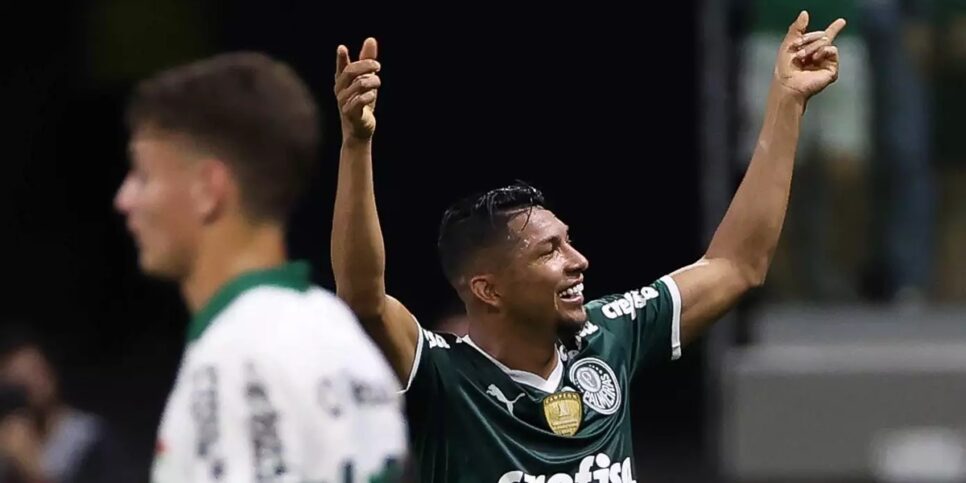 O Camisa 1o do Palmeiras, Rony, tem clubes interessados em sua contratação (Foto: Reprodução/ Cesar Greco/ SEP)