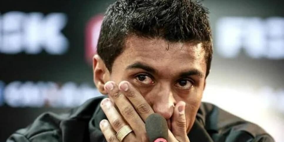 Paulinho chora ao falar sobre saída do Corinthians (Foto: Meu Timão)