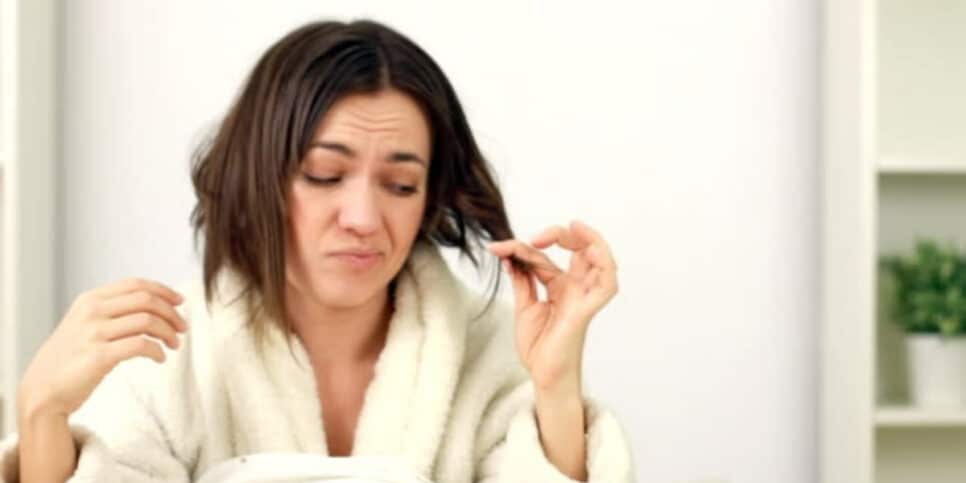 Elimine TODO o frizz do cabelo com esse tônico natural de cravo (Foto: iStock)