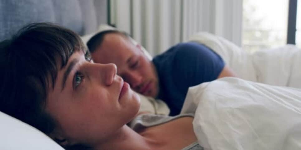 Descubra o motivo do seu parceiro dormir mais rápido do que você (Foto: iStock)