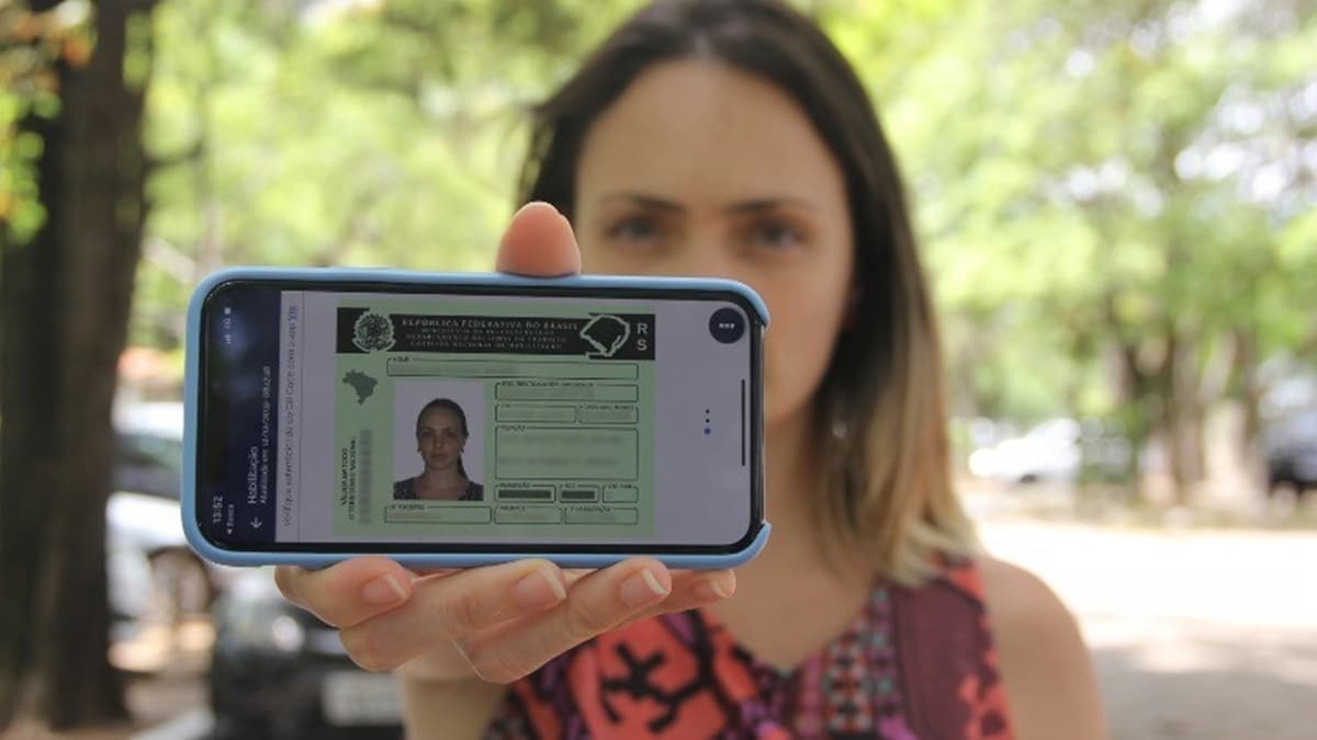 Documento pode ser acessado pelo celular com segurança, agilidade e validade jurídica (Foto: Reprodução/ Detran/ Divulgação)