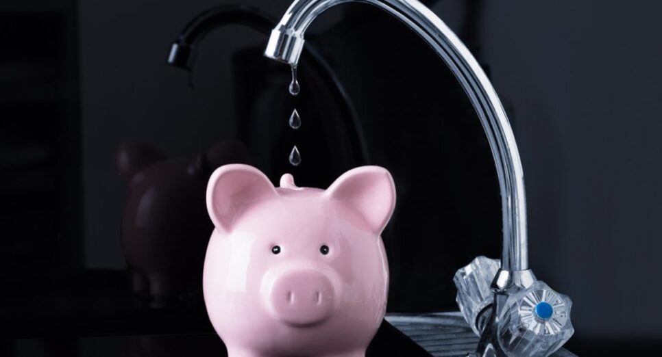 Sem susto com a conta de água: Economize de 11 maneiras em sua casa (Foto: Reprodução/ Freepik/ Montagem)