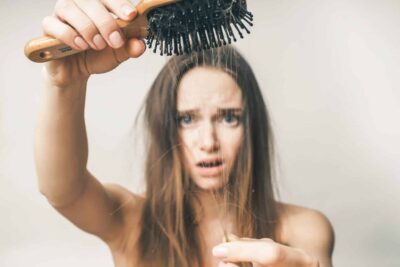 Saiba o que significa sonhar que o cabelo está caindo! Foto: Reprodução