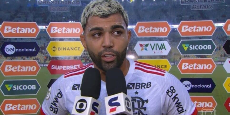 Gabigol comenta sobre usar camisa do Corinthians e dá dicas de futuras negociações.