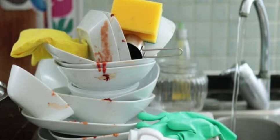 Odeia lavar louça? Faça essa mistura com 2 ingredientes (Foto: iStock)