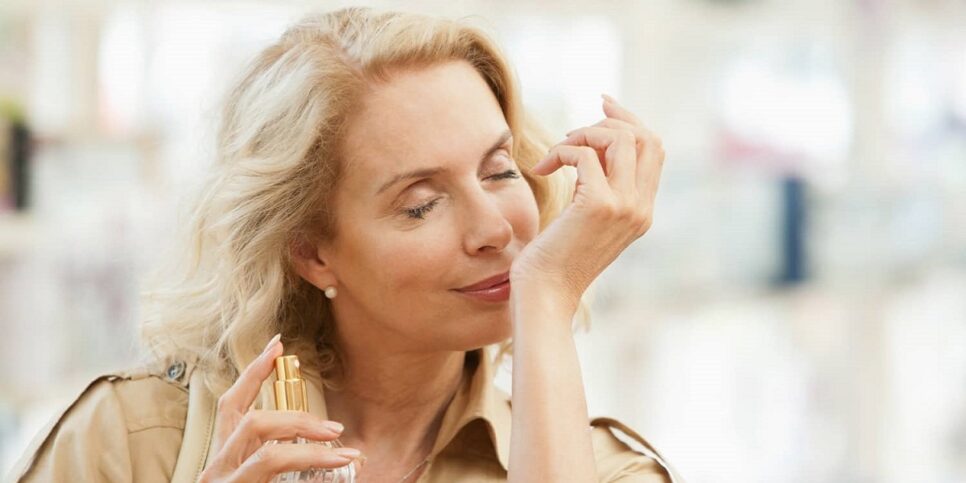 Estilo 50 anos beleza Perfume para mulheres maduras (Foto: Reprodução)