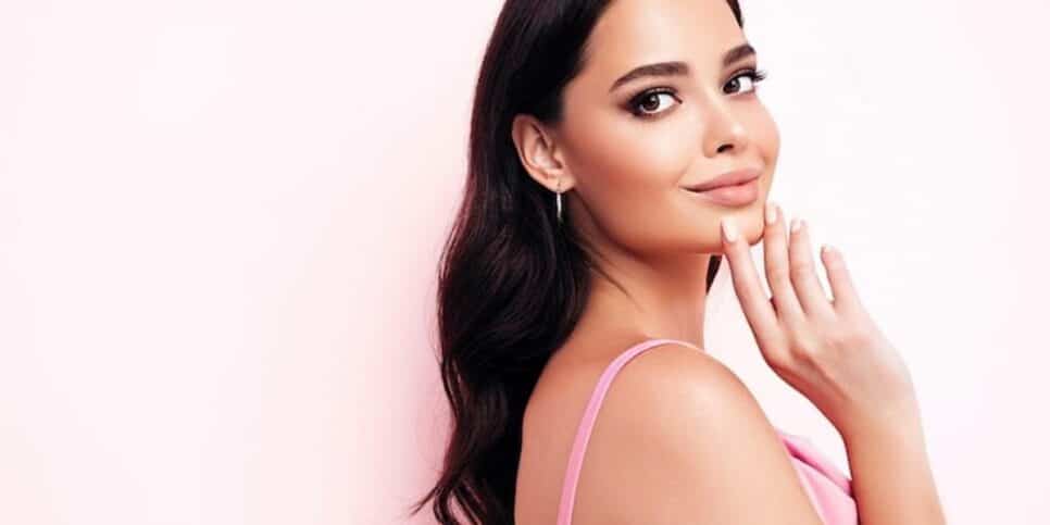 Realce sua beleza gastando pouco: Descubra 7 estratégias econômicas eficazes