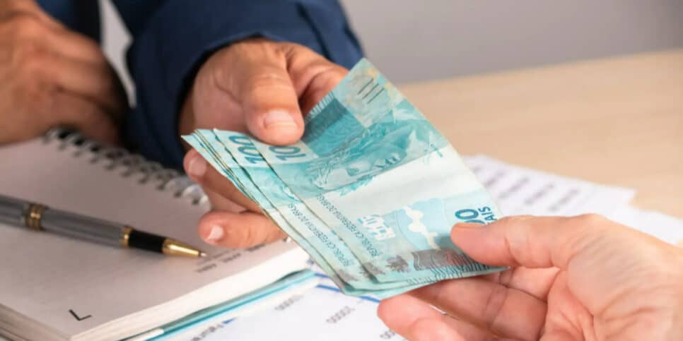 Novo salário mínimo de R$ 4.580 é anunciado e surpreende (Foto: Reprodução/Internet)