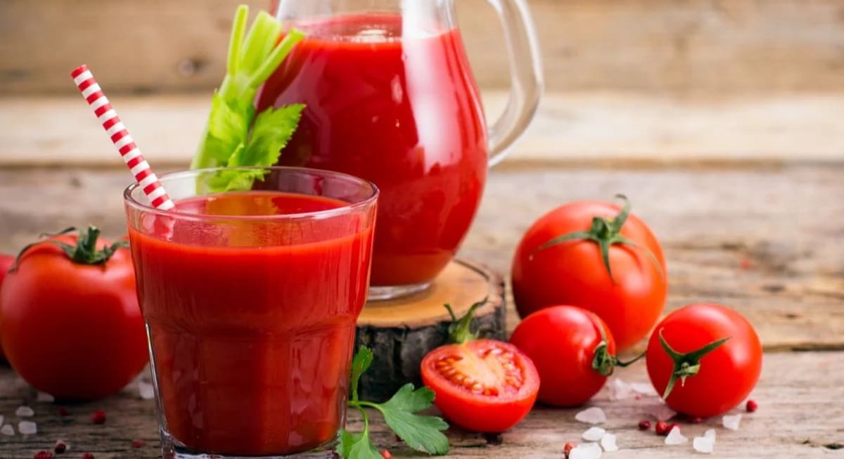 Suco de tomate controla a hipertensão arterial (Foto: Reprodução/ Freepik)