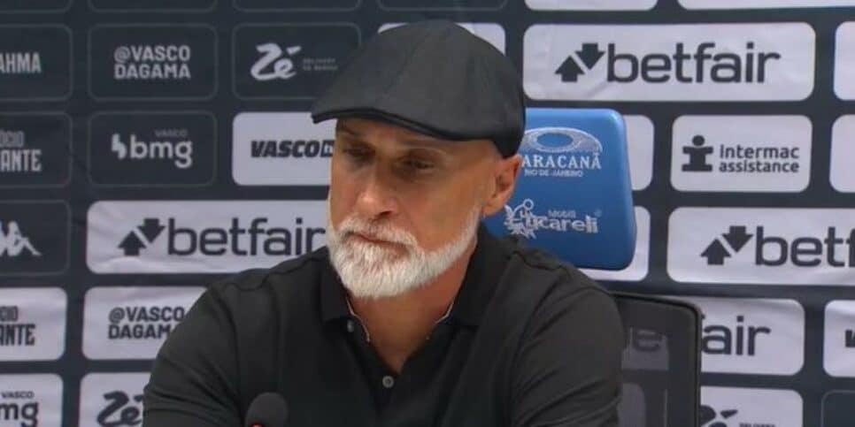 Álvaro Pacheco se desculpa por goleada do Vasco frente ao Flamengo