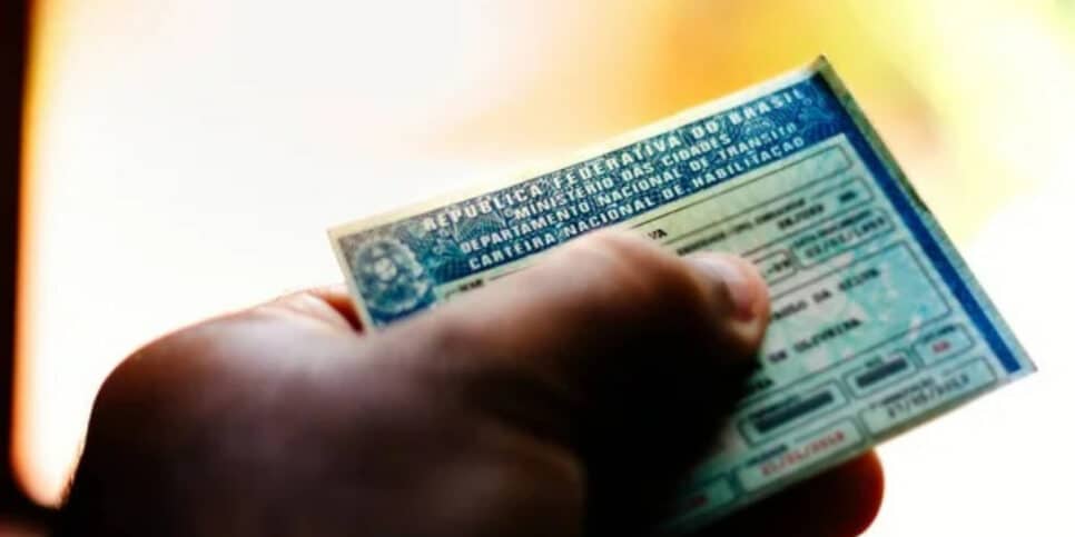 É oficial! Motoristas podem renovar CNH de forma 100% gratuita (Foto: RafaPress)