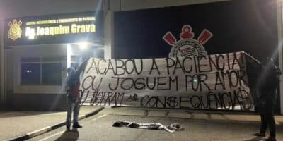 Imagem do post Tensão! Torcida do Corinthians volta a protestar contra diretoria: “Acabou a paciência”