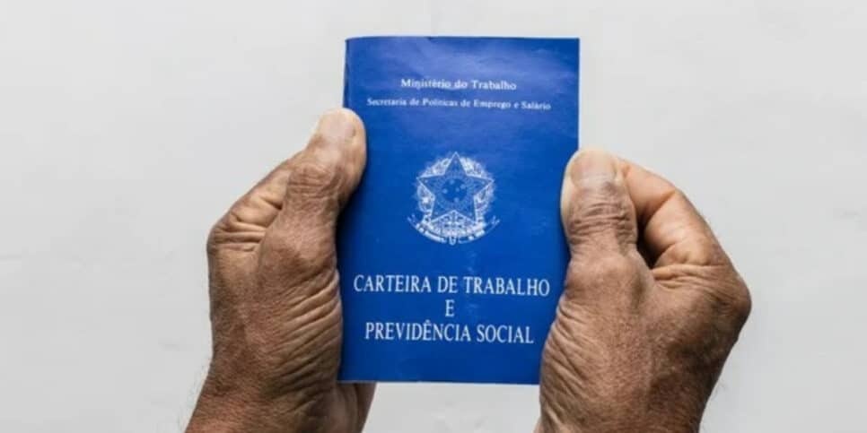 Atenção! Governo oficializa novo salário mínimo de R$ 4.580 (Foto: depositphotos)