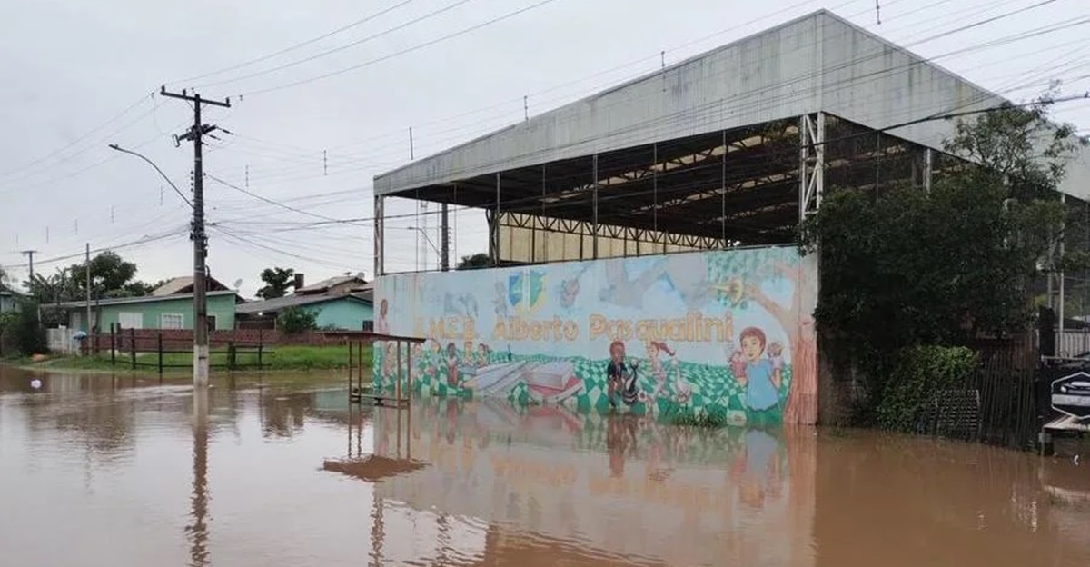 Município de Esteio, no Rio Grande do Sul, em situação de calamidade, concede auxílio da prefeitura (Foto: Reprodução/ Internet)