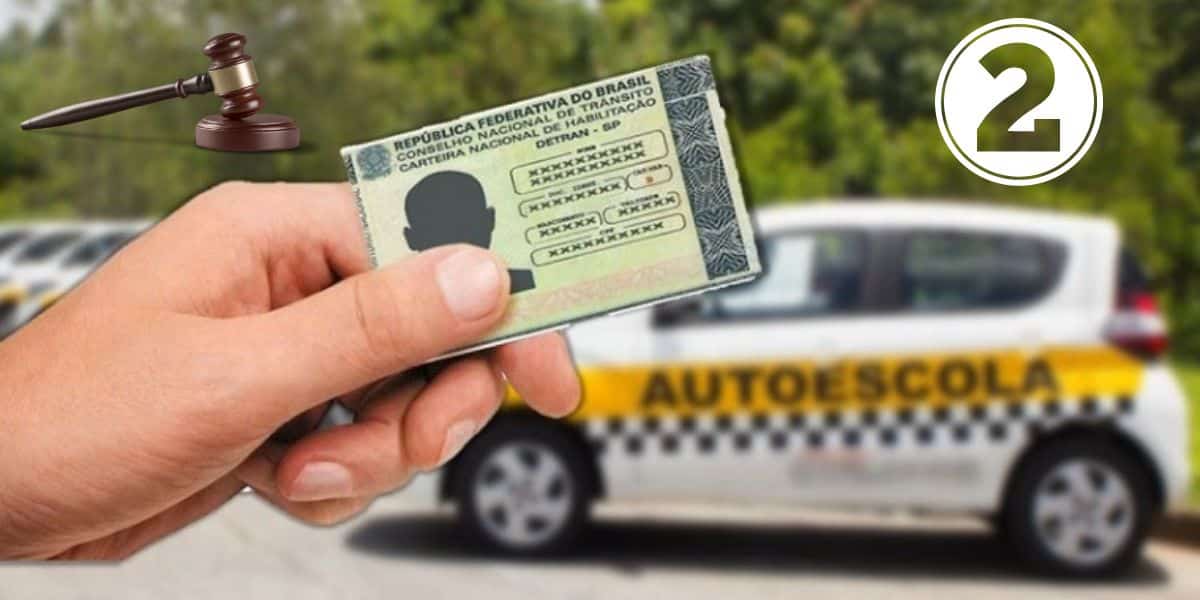 Carro de uma das autoescolas autorizadas e CNH (Foto: Reprodução / AF Notícias)