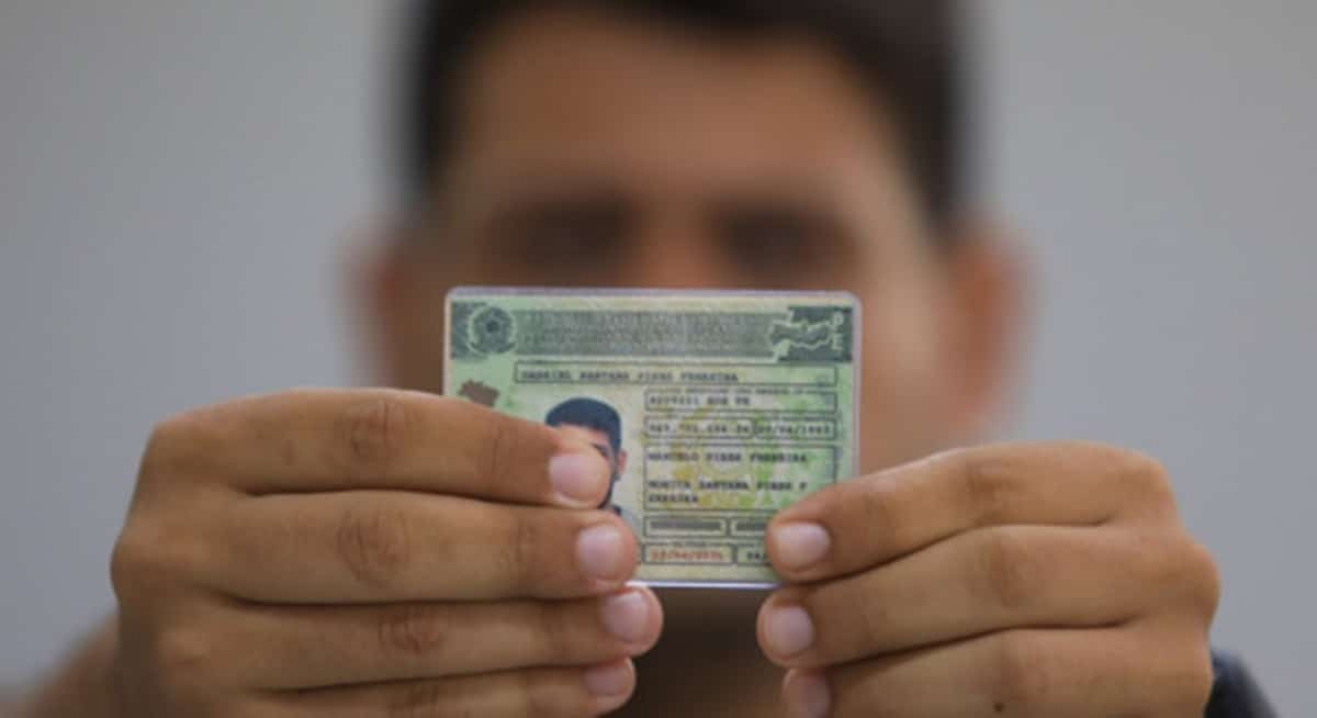 Emitir ou renovar carteira de motorista depende de exames do Cotran (Foto: Reprodução/ Guga Matos/ JC Imagem)