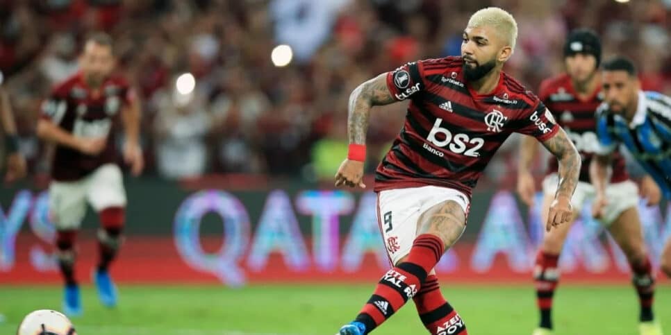 Gabigol vê torcida implorar e ataca a diretoria do Flamengo (Foto: Buda Mendes / Getty Images)