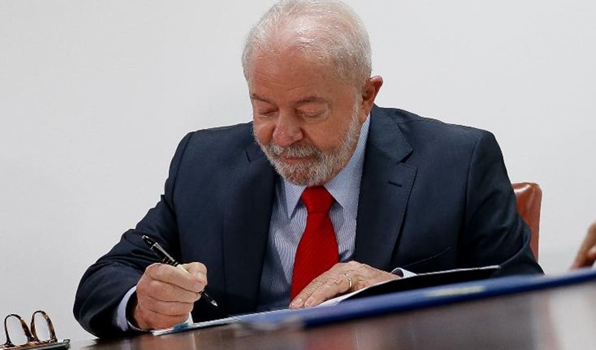 Lula sanciona Lei e brasileiro se perguntam se agora terá feriado (Foto: Reprodução/ Sergio Lima/ AFP)